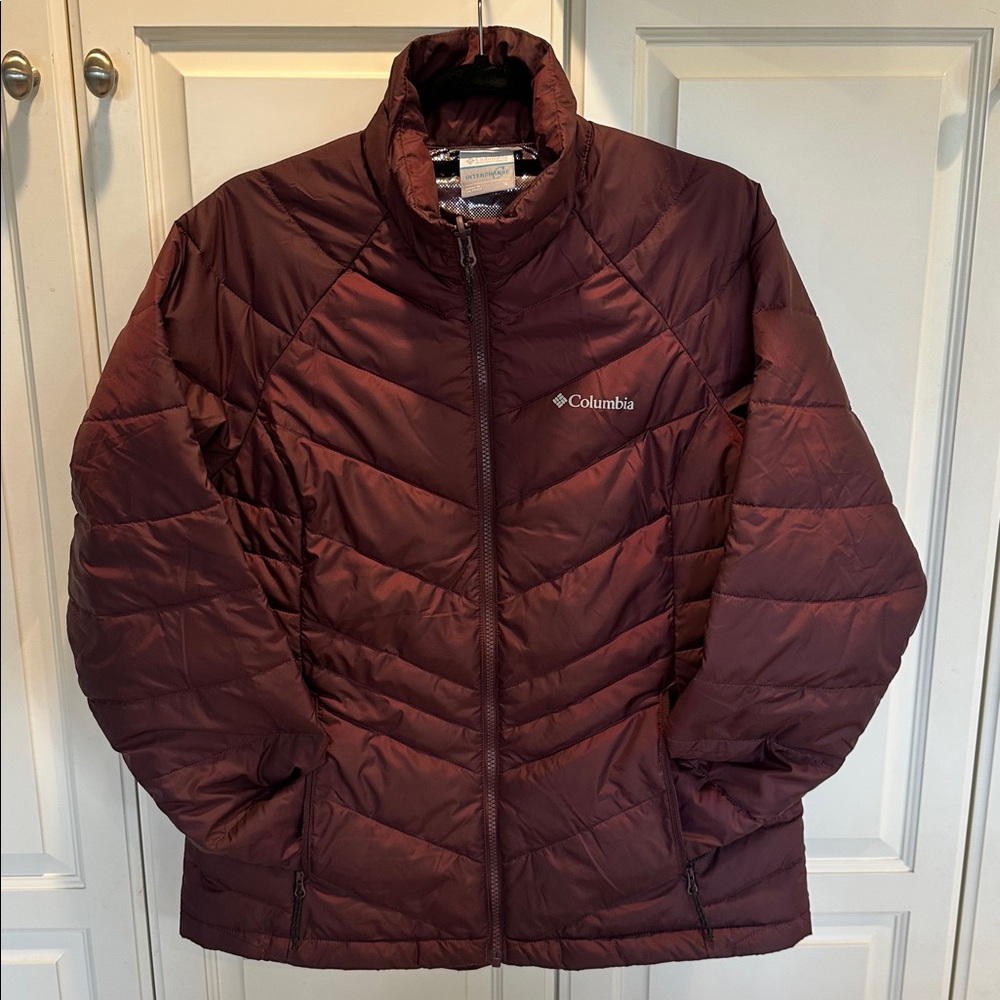 Columbia Women's Puffer Jacket in Eggplant - Size Large
